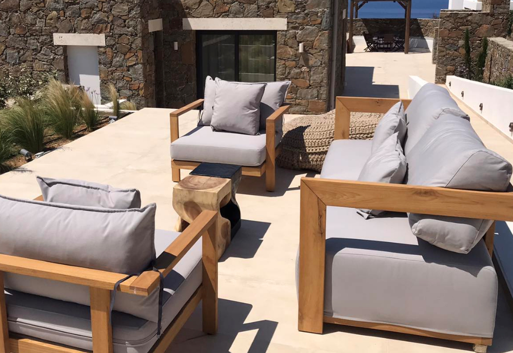 Outdoor lounge with view of the Cretan sea of villa illios